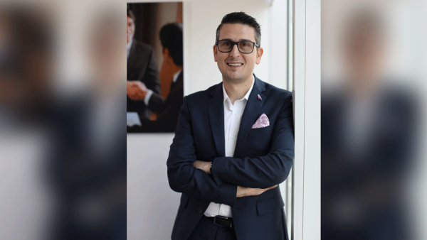 لاكي لاريتشيا ، رئيس الخدمات الرقمية في إريكسون الشرق الأوسط وأفريقيا لاكي لاريتشيا ، رئيس الخدمات الرقمية في إريكسون الشرق الأوسط وأفريقيا