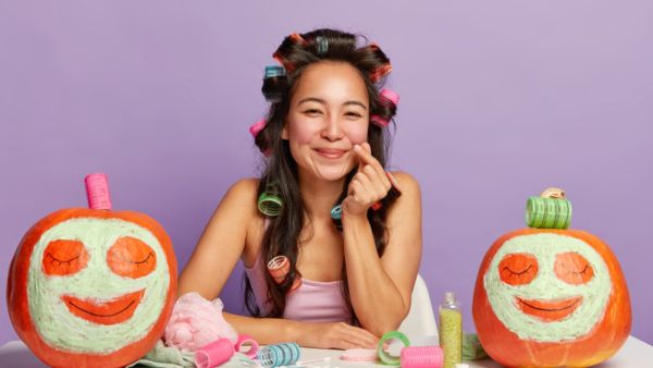 تجنب تقشير البشرة في صباح الهالووين أو اليوم الذي يسبقه حتى لا تتعرض المسام للانسداد