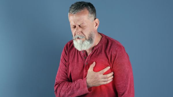 على الشخص الأكثر عرضة للإصابة بجلطات القلب قياس ضغط الدم بشكل دائم