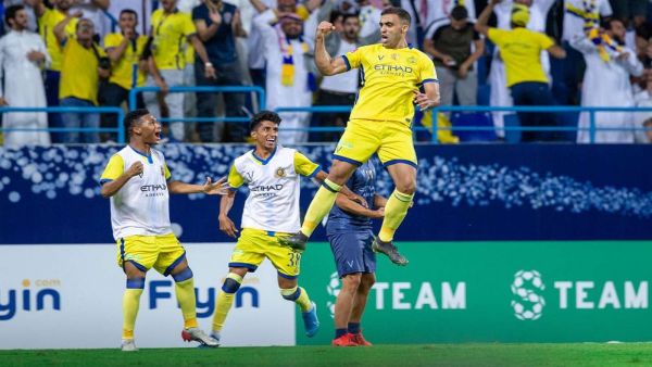 النصر يتغلب على الهلال