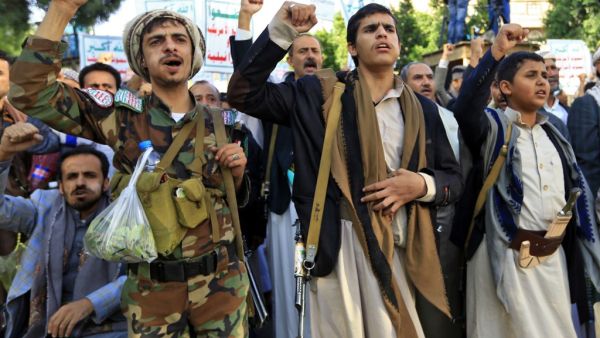 Supporters of Yemen's Shiite Huthi rebels chant slogans as they gather for a rally in support of the group in the Huthi-held capital Sanaa on October 4, 2019. (Mohammed HUWAIS / AFP)