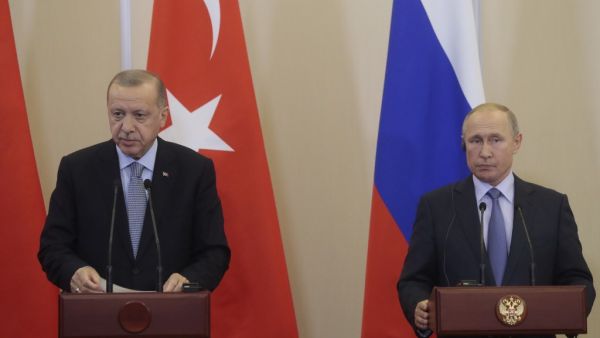 Russian President Vladimir Putin (R) and his Turkish counterpart Recep Tayyip Erdogan give a joint press conference following their talks in the Black sea resort of Sochi on October 22, 2019. (Sergei CHIRIKOV / POOL / AFP)