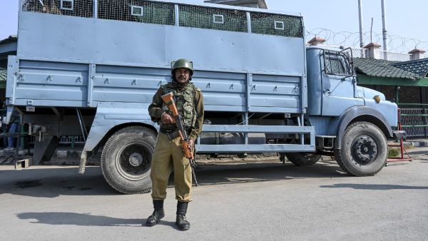 Suspected militants shot dead two non-local drivers and set their apple trucks ablaze in Indian-Administered Kashmir, police said on October 25, the latest attack on the lucrative fruit industry that employs millions. (Tauseef MUSTAFA / AFP)