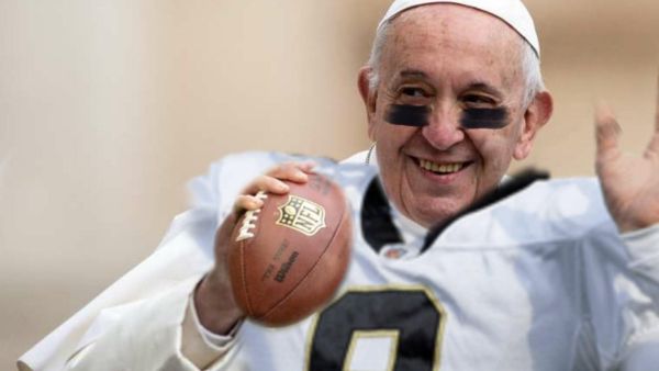 Pope Francis has signed with the New Orleans Saints  (Twitter)