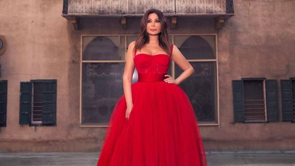 Lebanese singer Elissa asked all protesters to open the roads Source elissazkh Instagram