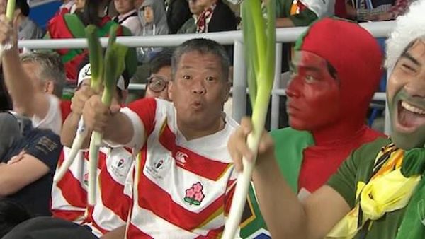  Japanese Rugby Fans Dancing with Leeks (Twitter)