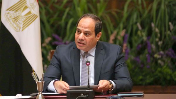 قال الرئيس المصري خلال بث مباشر على الهواء: "مش قلنا إننا هنمد الطريق ده"