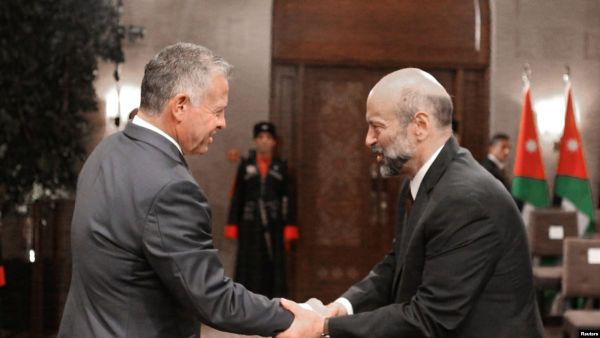 قدم وزراء الحكومة الاردنية استقالاتهم 