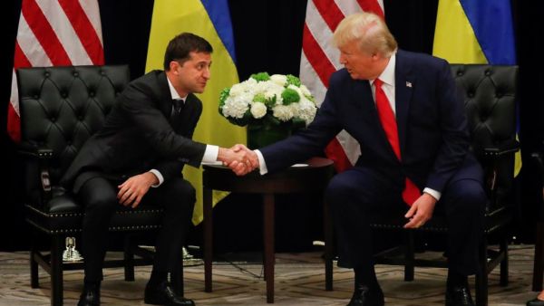 أول مكالمة هاتفية بين الرئيس الأمريكي "دونالد ترامب" ونظيره الأوكراني 