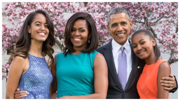 باراك وميشيل أوباما وابنتيهما