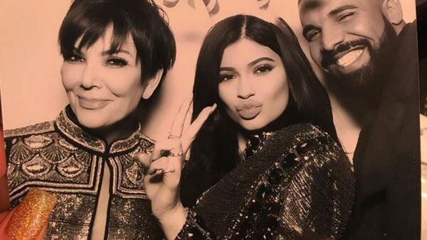 Drake looked pretty comfortable with Kris Jenner and 18-year-old Kylie! ((c) Instagram)