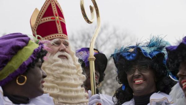 St Nicholas’ blacked-up sidekick ‘Black Pete’ arrives (Twitter)