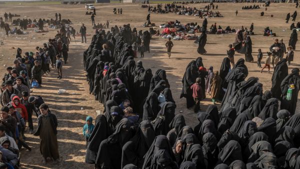 Civilians evacuated from the Islamic State (IS) group’s embattled holdout of Baghouz wait at a screening area held in the eastern Syrian province of Deir Ezzor, March 5, 2019. (AFP pic)