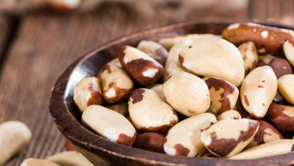 5 مواد غذائية يجب أن تأكلها عند الإصابة بالغدة الدرقية