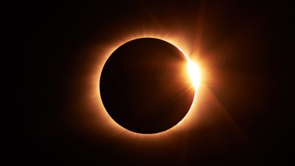كسوف الشمس المقبل سيؤثر سلباً على هذه الأبراج