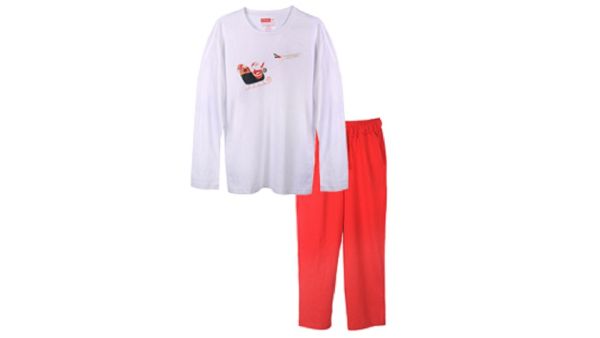 تتوفر هذه الهدايا الموسمية، وغيرها من المنتجات لدى متجر طيران الإمارات الرسمي بفروعه المختلفة