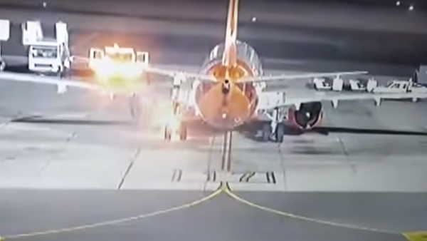 Younis al-Masry on Wednesday honored 40 workers employed by Ministry-affiliated companies at Sharm el-Sheikh Airport. (YouTube Video)