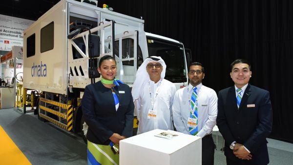 توظف دناتا 950 شخصاً متخصصاً كما تدير مرافق مخصصة وتستخدم معدات حديثة لتقديم أفضل خدمة مطار لأصحاب الهمم.