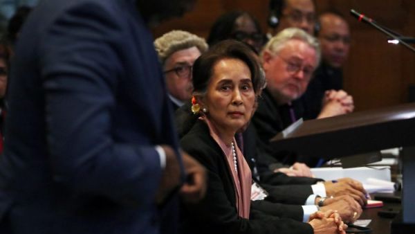 وصلت سو كي في موكب إلى قصر السلام في لاهاي 