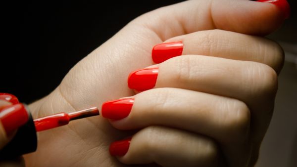 النحاسي الميتالك يناسب الصبيّة التي تتمتع بروح مرحة وحيوية