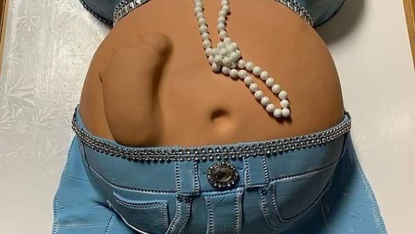 A gender reveal cake is causing a stir online thanks to its rather unique design featuring a protruding foot from a pregnant belly. (That's it, I'm cake shaming/ Facebook)