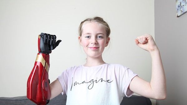 Hollie Lownds, 11, was left 'speechless' when she tried on her bionic arm (pictured) for the first time, paid for by an anonymous donor (dailymail) Hollie Lownds, 11, was left 'speechless' when she tried on her bionic arm (pictured) for the first time, paid for by an anonymous donor (dailymail)
