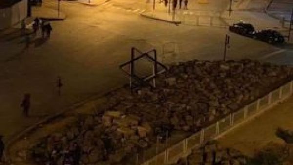 Beirut's mayor orders the removal of the billboard which is assumed to take the form of the Star of David from downtown Beirut square. (Twitter)