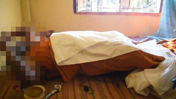 Buddhist monk is electrocuted while playing on a mobile phone (Twitter)