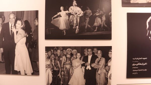  يتناول الفيلم الوثائقي "A Footnote in Ballet History" قصة تأسيس فن الباليه الكلاسيكي في مصر وتاريخ الباليرينا الشهيرة الدكتورة ماجدة صالح وهو فيلم حائز على عدة جوائز و من إخراج هشام عبد الخالق.