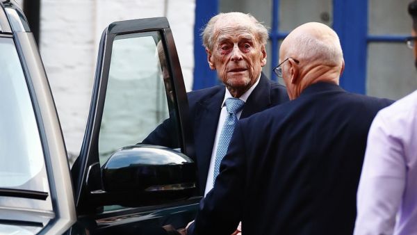 The Duke thanked medical staff and shook the hand of his nurse (source: Peter Macdiarmid/LNP)
