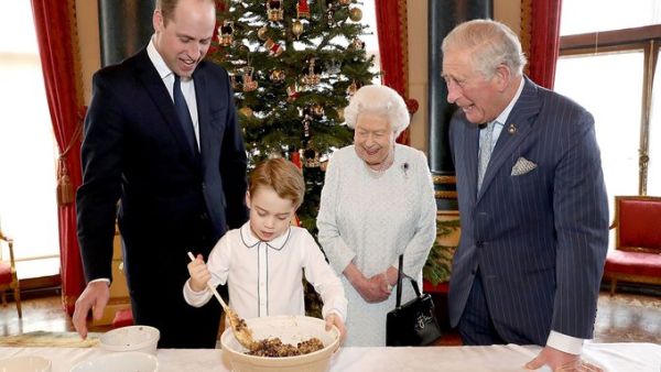 Prince George Does Christmas Baking With Queen Elizabeth (Twitter)