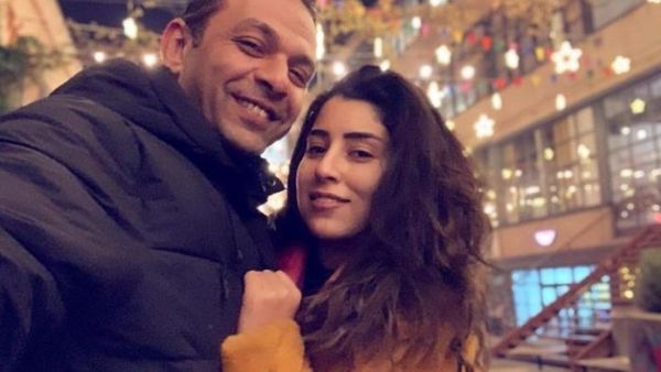 آيتن عامر تغازل زوجها بصورة رومانسية و رسالة حب