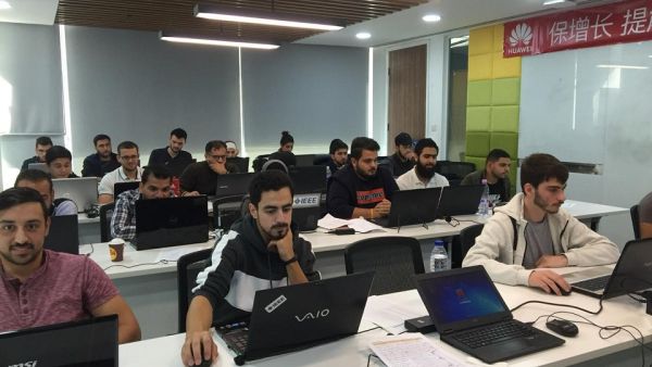منتدى هواوي للتعليم المرتبط بالتكنولوجيا الحديثة يناقش آفاق التعاون بين القطاعين العام والخاص لتعزيز الابتكار وجسر الفجوة الرقمية للمهارات البشرية في منطقة الشرق الأوسط 