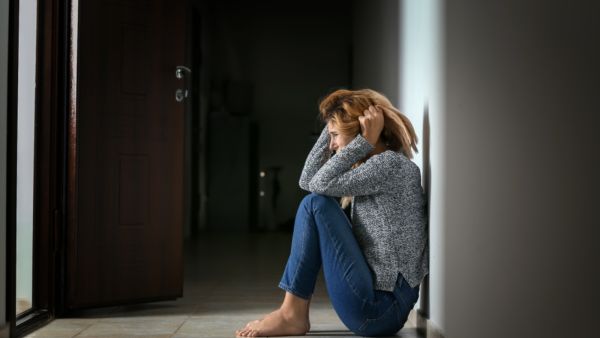 التفكير في الانتحار والميل له يكثر بين النساء أكثر بكثير من الرجال