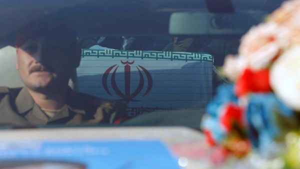 نفذت الولايات المتحدة فجر الجمعة ضربة في محيط مطار بغداد استهدفت سيارة سليماني والمهندس 
