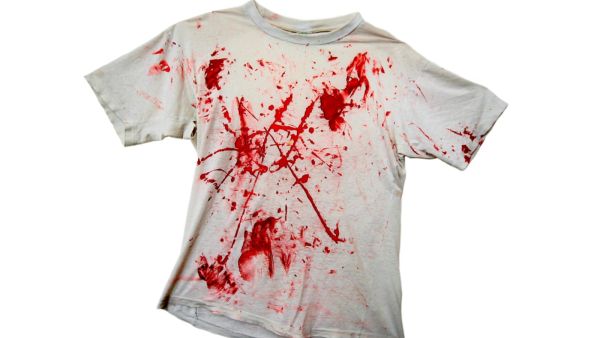 تسهل إزالة بقع الدم فور حدوثها