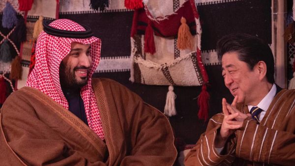 ابن سلمان مع رئيس وزراء اليابان