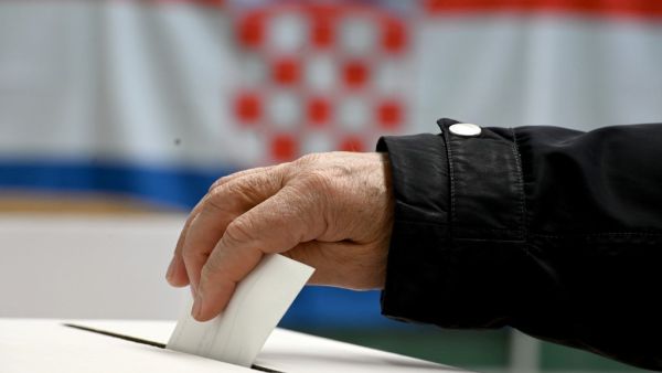 A man casts his ballot at a polling station during the presidential elections on January 5, 2020 in Zagreb, Croatia. Denis LOVROVIC / AFP