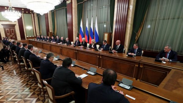 Russian President Vladimir Putin and Prime Minister Mikhail Mishustin meet with members of the new government in Moscow on January 21, 2020. Yekaterina SHTUKINA / SPUTNIK / AFP
