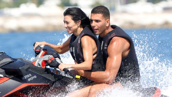 كورتني كارداشيان ويونس بنجيما