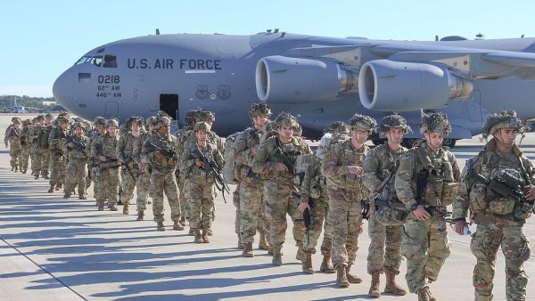 Paratroopers deploy to Kuwait from Pope Army Airfield near Fort Bragg in North Carolina on January 1, 2020  (AFP)