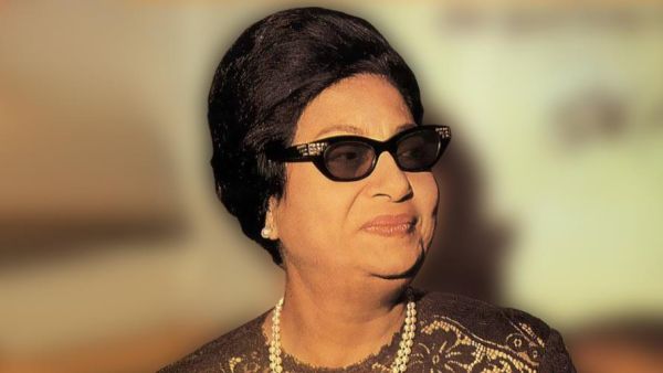 "Umm Kulthum performing prayer in Zaytuna Mosque"