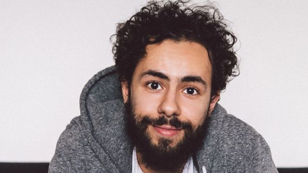 Ramy Youssef revealed that he was subjected to an "embarrassing" situation at Los Angeles Airport (source: @ramy Instagram)