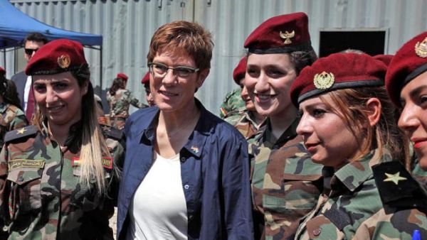 وزيرة الدفاع الألمانية أنيجريت كرامب-كارنباور