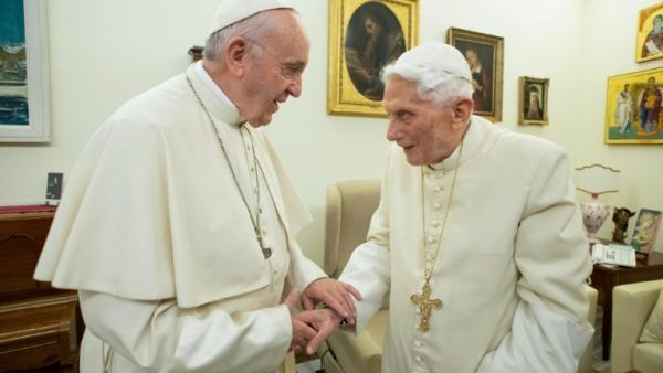 Retired Pope Benedict XVI (right) is pictured with Pope Francis (left) in the Vatican, in 2017. (VATICAN MEDIA/AFP / Handout)