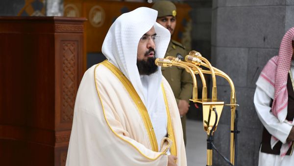  دعا السديس الله سبحانه وتعالى أن يرفع هذا البلاء، وأن "يحفظ بلادنا وبلاد المسلمين