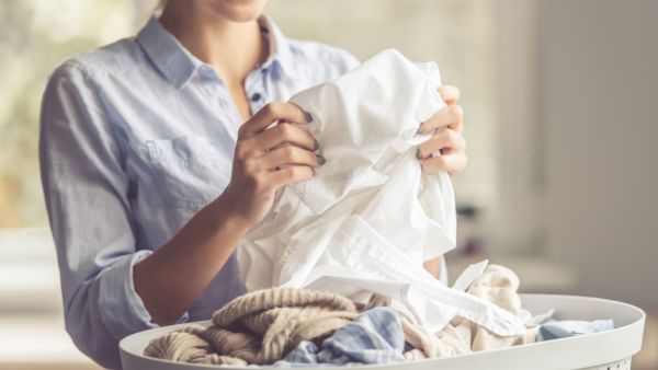 تُستخدم مواد طبيعيَّة في تعقيم الملابس
