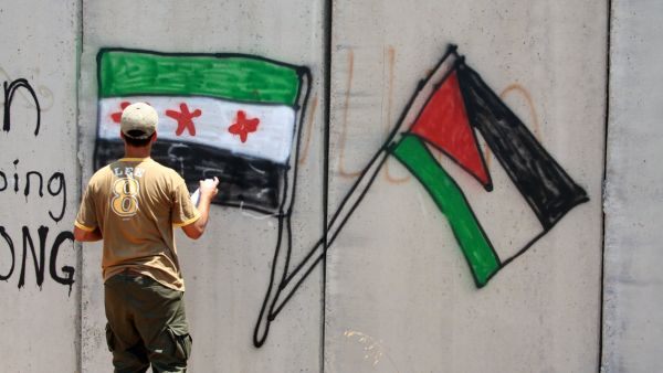  خطيئةٌ لا يجوز لمثقف ثوري الوقوع فيها، لأن المعلومات متاحة ومتوفرة
