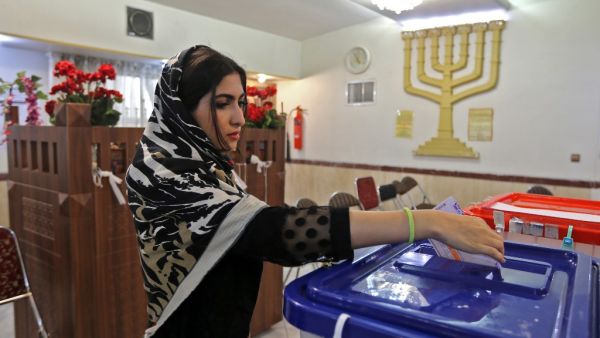A Jewish Iranian woman casts her ballot at a polling station in the capital Tehran on February 21, 2020. Electoral authorities in Iran extended voting for two hours in the Islamic republic's parliamentary election on Friday, state television reported. ATTA KENARE / AFP