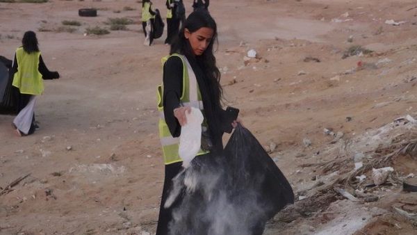 Student Lama Jamjoom used Instagram to introduce her ideas about cleaning up her city and started Cleanup Jeddah as a graduation project. (AN Photo/Huda Bashatah)